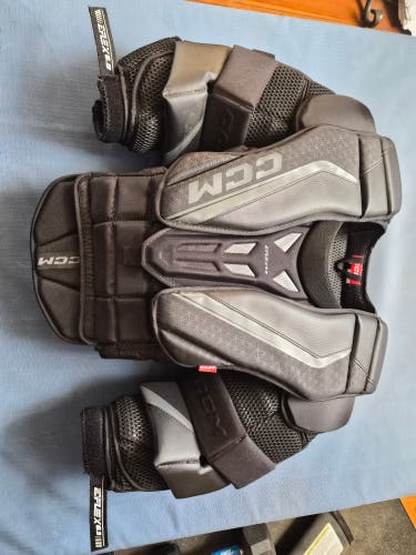 Int. Medium CCM EFlex 6.9 Goalie Chest Protector (New)