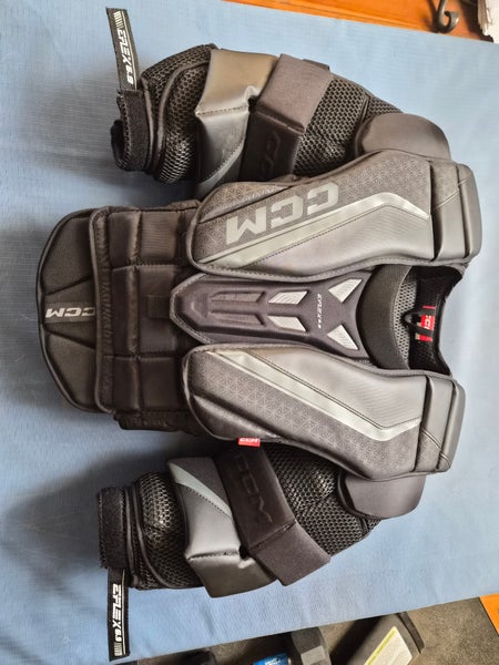 Int. Medium CCM EFlex 6.9 Goalie Chest Protector (New)