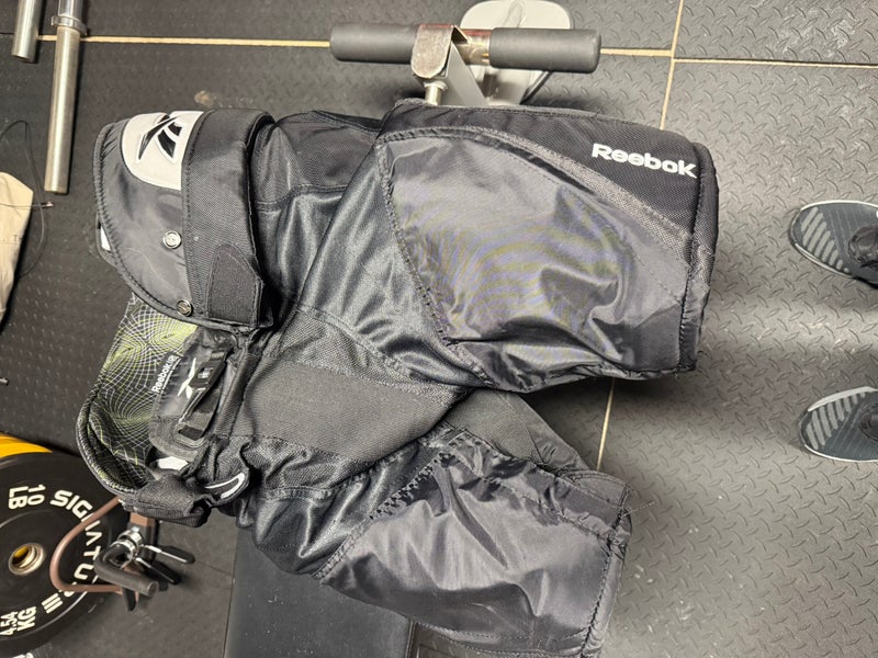 Men's Senior Large Reebok 11K Hockey Pants Pro Stock (Used)