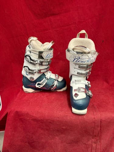 Ski Boots: Mondo 23 & 23.5 Women's Nordica Ski Boots (Used)