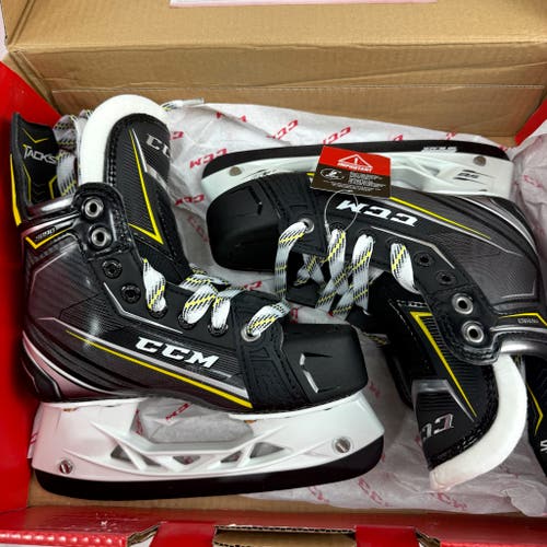 New CCM Tacks 9090 Skates | Junior 2D | CCM479