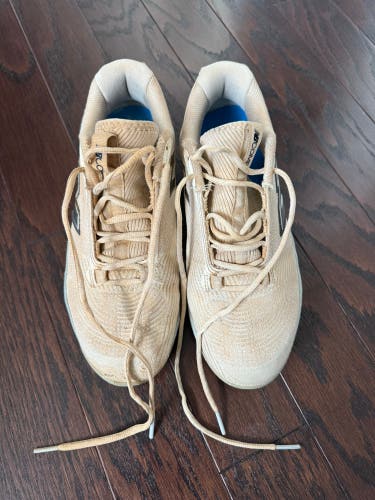 White Men's Size M 8.0 (W 9.0) New Balance CompV4 Low Top Molded Cleats (Used)