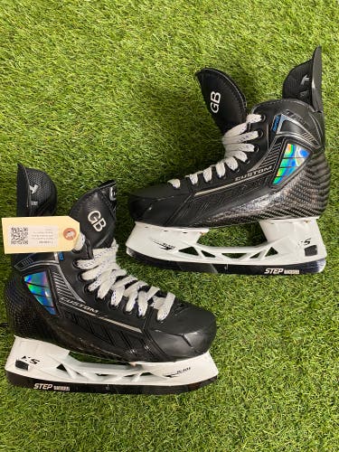 Senior True Pro Custom Hockey Skates Regular Width 7.5 (Used)