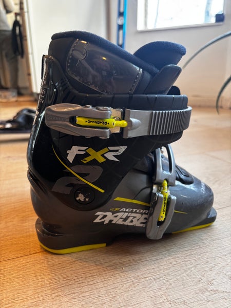 Mondo 21 & 21.5 Kid's Dalbello Ski Boots (Used)