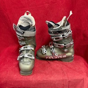 Ski Boots: Mondo 24 & 24.5 Women's Tecnica Ski Boots (Used)