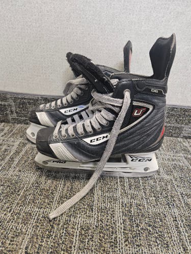 CCM U+ 06 Hockey Skates Regular Width Size 6.5 (Used)