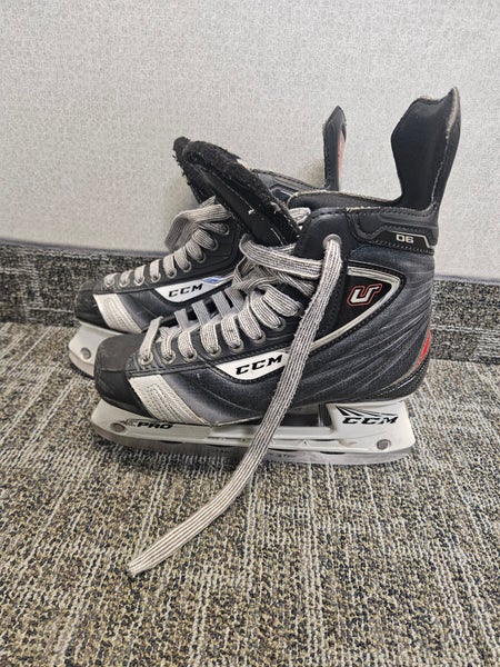 CCM U+ 06 Hockey Skates Regular Width Size 6.5 (Used)