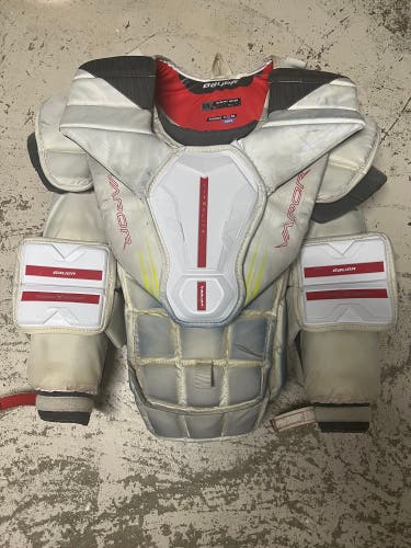 Medium Bauer Vapor Hyperlite 2 Goalie Chest Protector (Used)