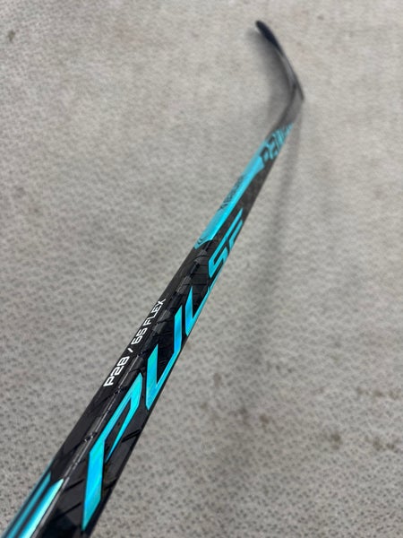 Intermediate Bauer Pulse Right Handed Hockey Stick P28 65 Flex (New)
