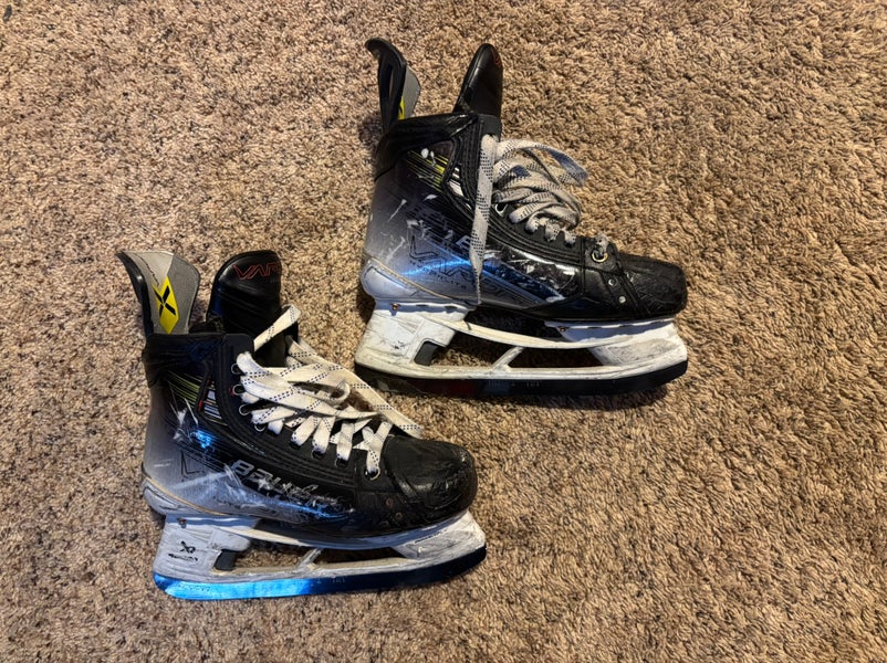 2023 Bauer Vapor Hyperlite 2 Hockey Skates Size 5 (Used)