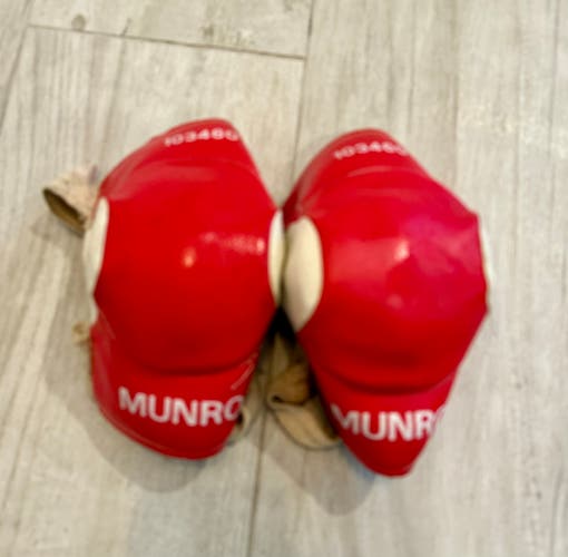 Munro Hockey Player Elbow Pads
