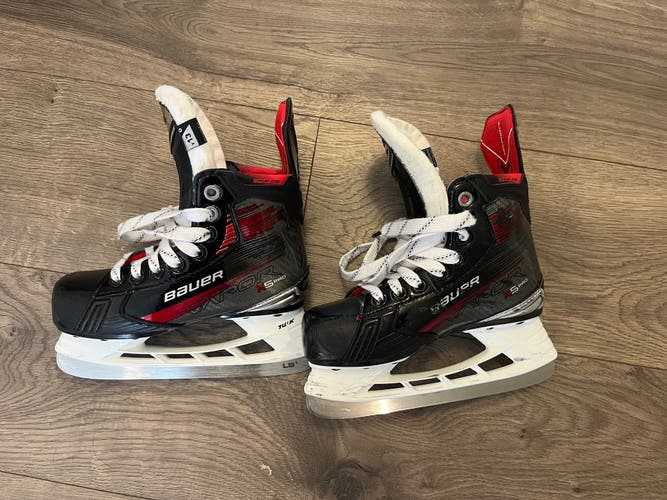 Y13 Bauer Vapor X5 Pro Skates WITH Superfeet (Used)
