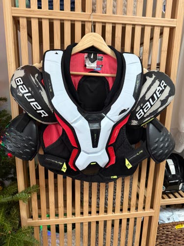 Large Intermediate Bauer Vapor Hyperlite Shoulder Pads (Used)