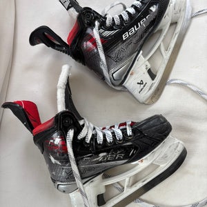 2023 Bauer Vapor X5 Pro Hockey Skates Regular Width Size 1 (Used)