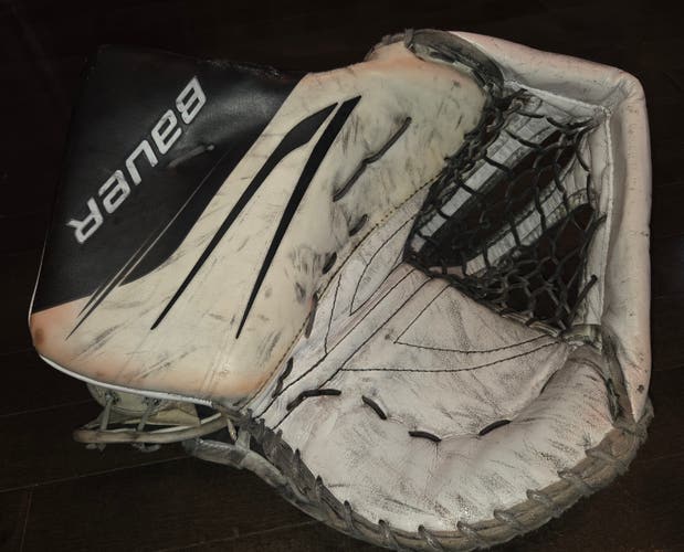Bauer Vapor Hyperlite 2 Goalie Glove