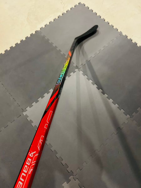 Senior Bauer Tracer RH RED Hockey Stick P28 77Flex Pro Stock (New)