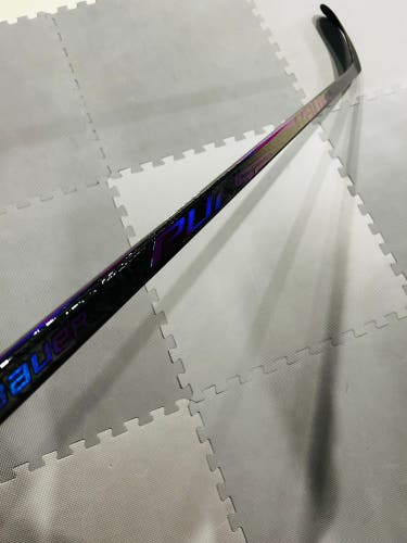 Senior Bauer Pulse RH Purple Hockey Stick P28 87 Flex Pro Stock (New)