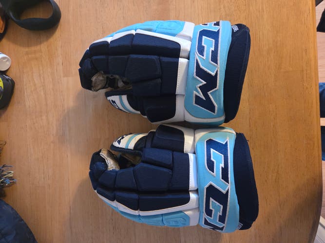 University of Maine Black Bears gloves