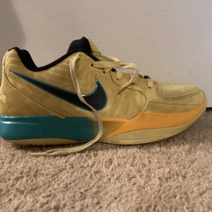 Men's Size M 8.5 (W 9.5) Nike Shoes (Used)