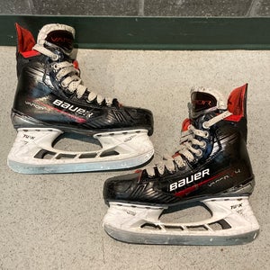 Used Intermediate Bauer Vapor X4 Hockey Skates Size 5.5 | FIT 2