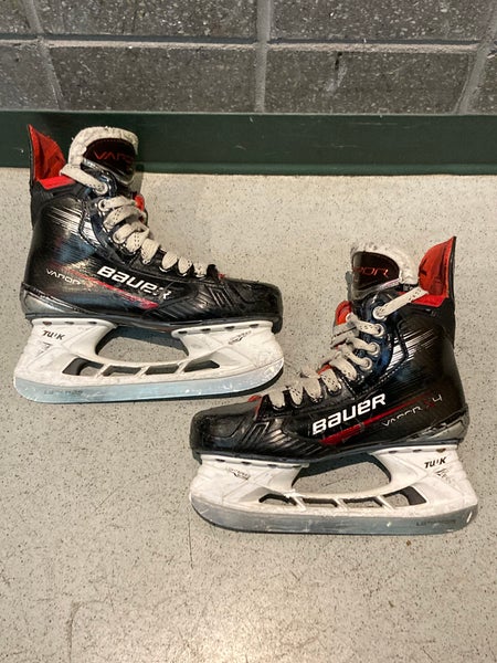 Intermediate Bauer Vapor X4 Hockey Skates Size 5.5 (Used)
