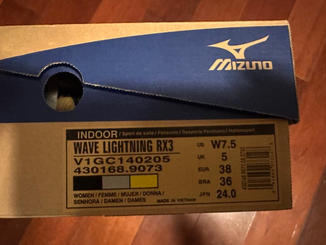 Mizuno Wave Lightning RX3 volleyball shoes