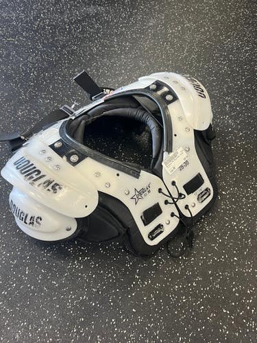 Used Douglas FB Shoulder Pads White MD 11849-S000033462