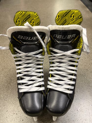 Bauer S24 Supreme Elite (SMU) Hockey Skates Regular Width 8 (Used)