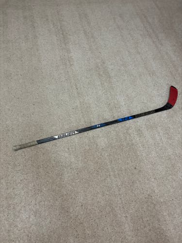 Youth Bauer Right Handed Hockey Stick 40 Flex (Used)