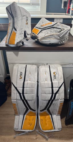 33" 2023 Vaughn V10 Pro Carbon Regular Goalie Full Set Pro Stock (Used)
