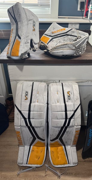 33" 2023 Vaughn V10 Pro Carbon Regular Goalie Full Set Pro Stock (Used)
