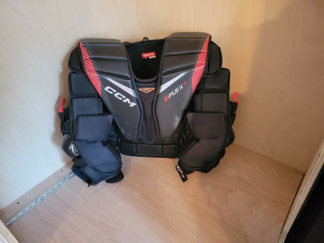 Medium 2025 CCM Eflex 7 pro Goalie Chest Protector (Used)