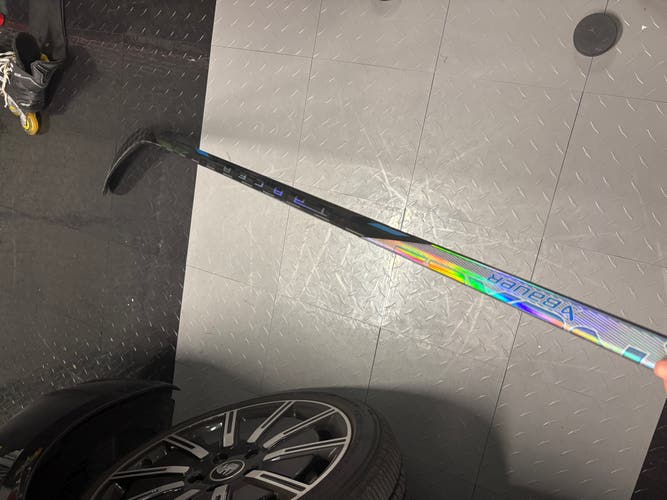 Intermediate Bauer Nexus Tracer Right Handed Hockey Stick P28 55 Flex (Used)