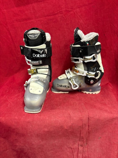 Ski boots: Mondo 23 & 23.5 Women's Dalbello Ski Boots (Used)