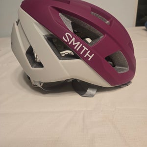 Smith MIPS Portal Bike Helmet Womens size Medium, colored Magenta and light Gray