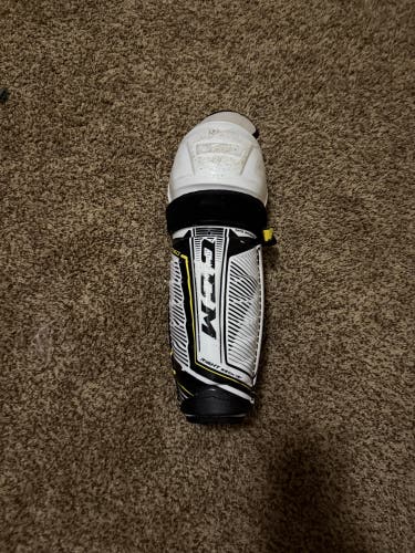 Intermediate CCM Tacks 9060 13" Shin Pads (Used)