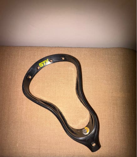 STX Stallion 900 Unstrung Head (Used)