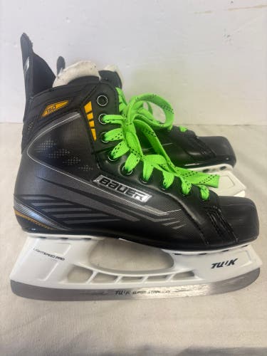 Bauer Supreme 150 Hockey Skates Regular Width Size 5.5 (Used)