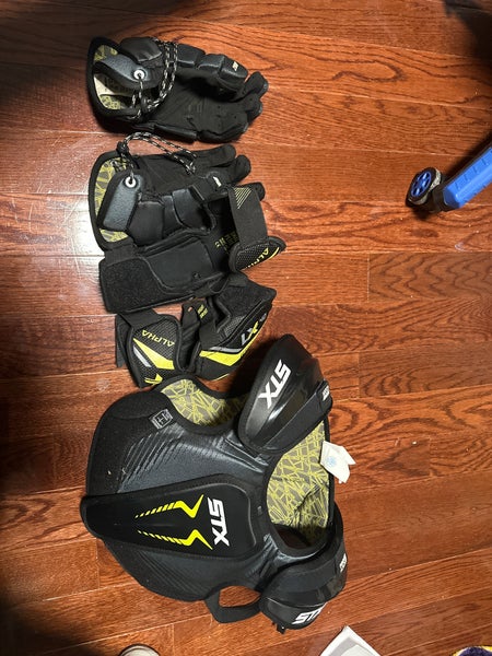 Youth Youth STX Stallion 200 Shoulder Pads (New)