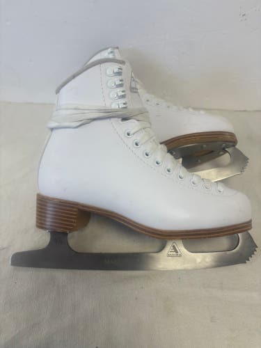 Jackson Ultima Figure Skates B Adult 5 (Used)