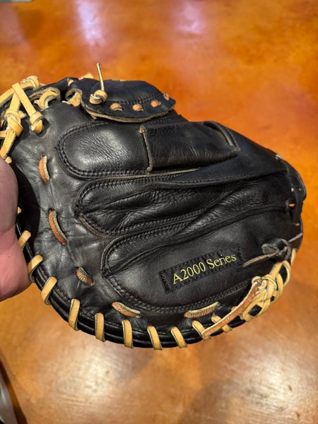 Wilson A2000 RH Catcher's Glove 33.5" (Used)