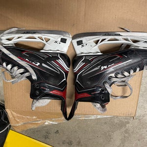 2019 CCM JetSpeed FT470 Hockey Skates Regular Width Size 5.5 (Used)