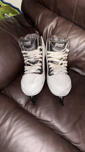 CCM 1252 Pro Tacks Hockey Goalie Skates 10 (Used)