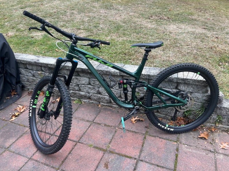 2019 Fuji Auric 1.3 LT Mountain Bike 19" (Used)