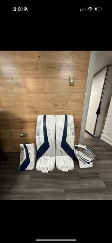 33" 2022 Vaughn SLR3 Pro Carbon Regular Goalie Full Set Pro Stock (Used)