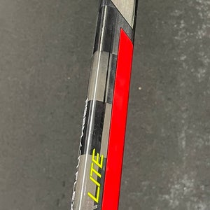 New Bauer Vapor Hyperlite Right Hand 77Flex P28