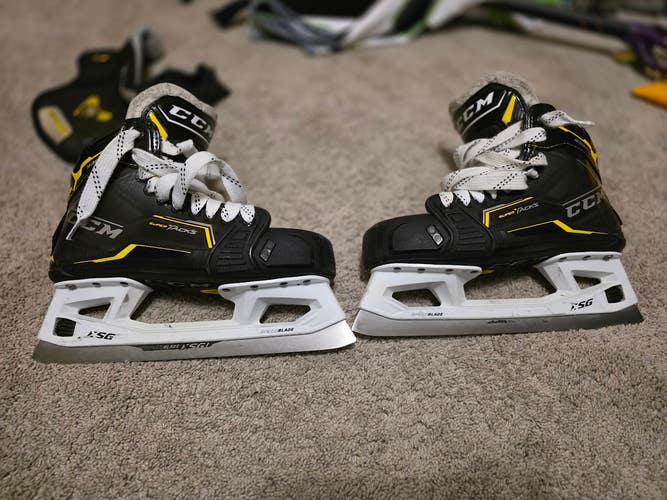 CCM Super Tacks 9380 Hockey Goalie Skates Regular Width 7 (Used)