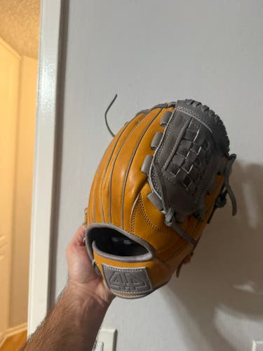 44 Pro Signature Series RH Infield Baseball Glove 11.5" (Used)
