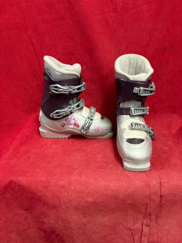 Ski Boots: Mondo 23 & 23.5 Kid's Salomon Ski Boots (Used)