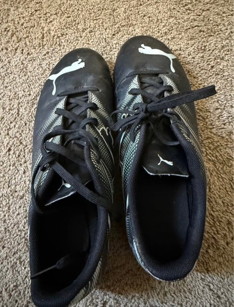 Men’s size 10 Puma Turf Shoes in Excellent condition